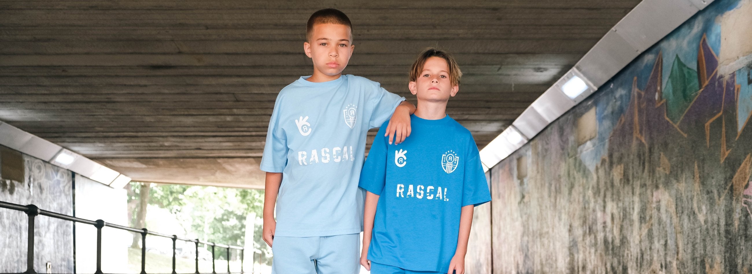 OVERSIZED T-SHIRTS