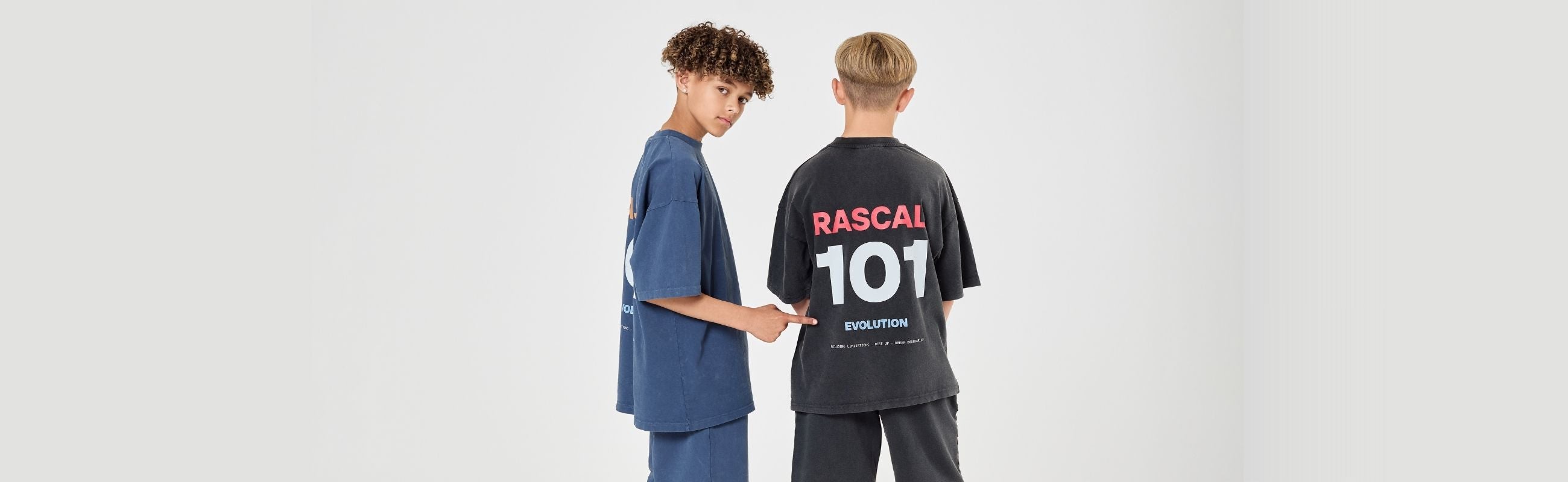 OVERSIZED T-SHIRTS