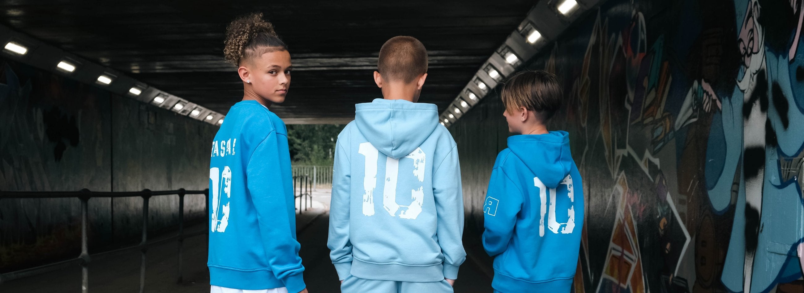 HOODIES & SWEATERS